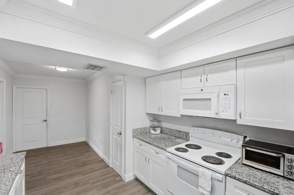 1956 SW 1st Place SW Vero Beach, FL 32962