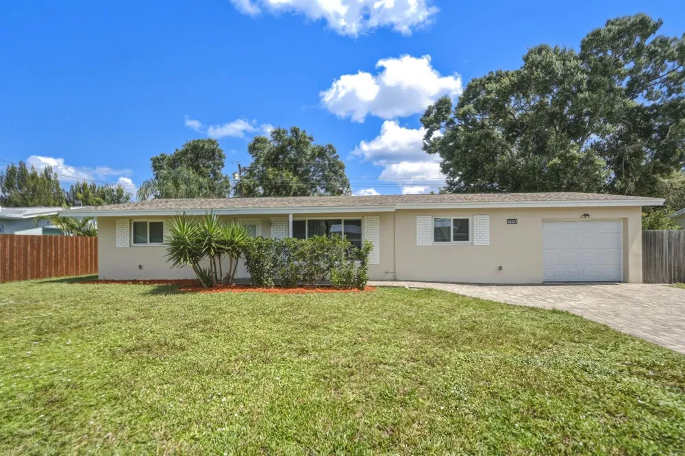 1956 SW 1st Place SW Vero Beach, FL 32962