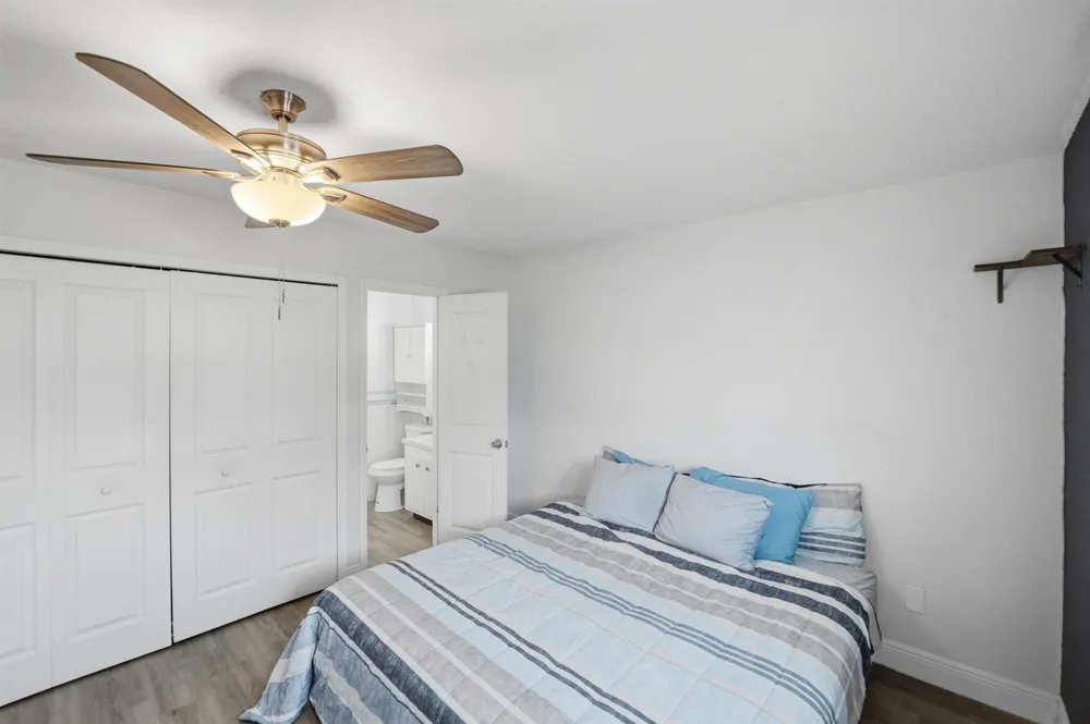 1956 SW 1st Place SW Vero Beach, FL 32962