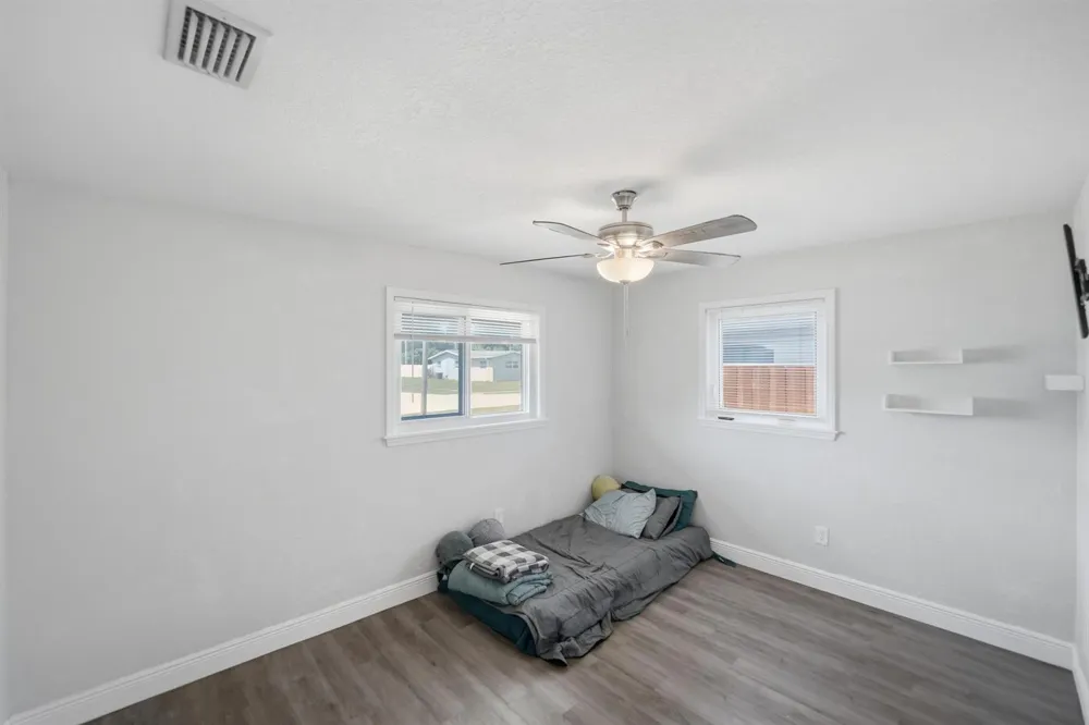1956 SW 1st Place SW Vero Beach, FL 32962