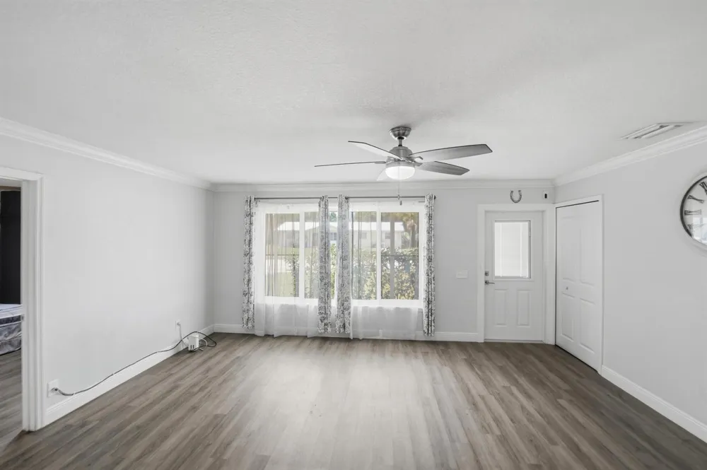 1956 SW 1st Place SW Vero Beach, FL 32962