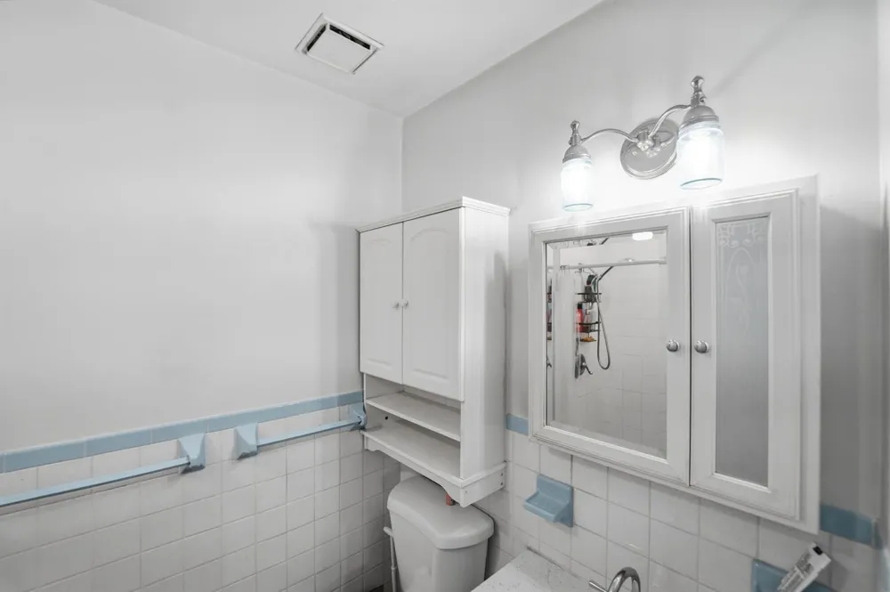1956 SW 1st Place SW Vero Beach, FL 32962