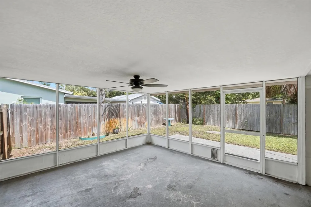 1956 SW 1st Place SW Vero Beach, FL 32962