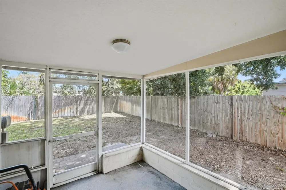 1956 SW 1st Place SW Vero Beach, FL 32962