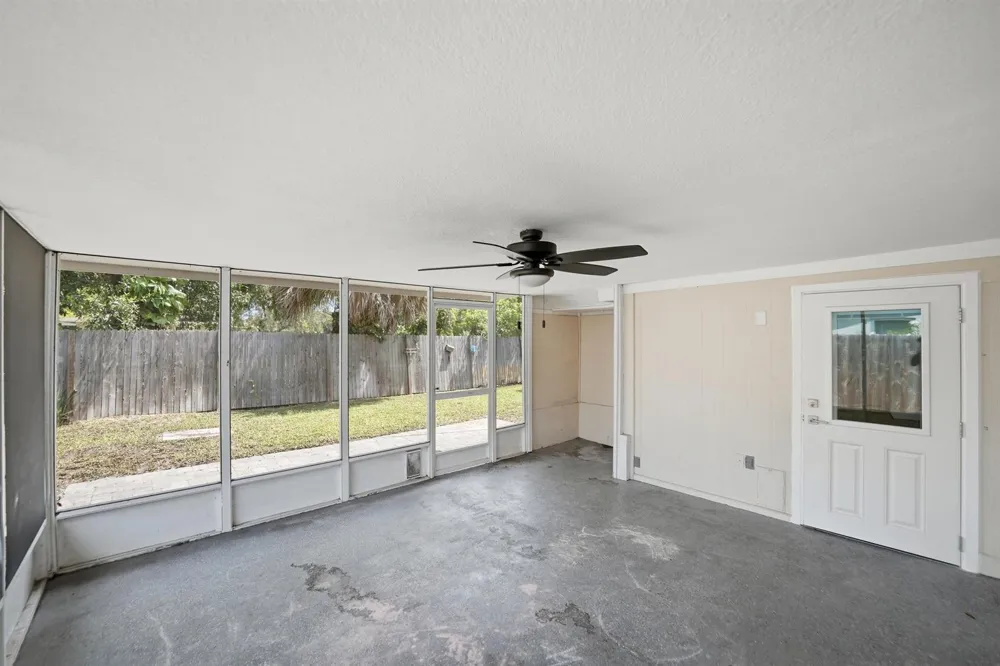 1956 SW 1st Place SW Vero Beach, FL 32962
