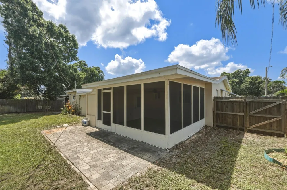 1956 SW 1st Place SW Vero Beach, FL 32962