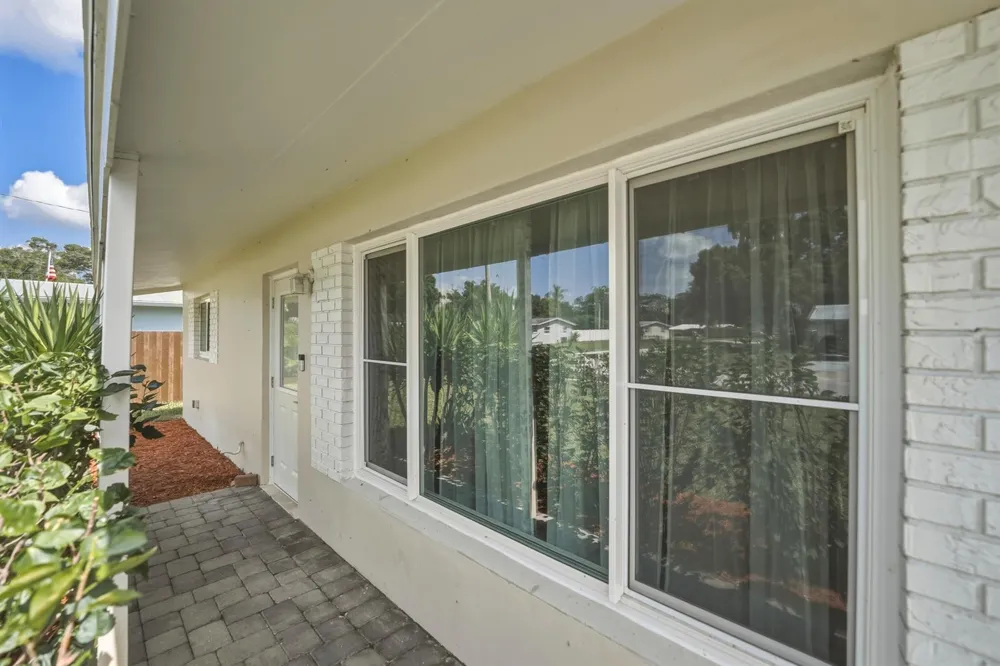 1956 SW 1st Place SW Vero Beach, FL 32962