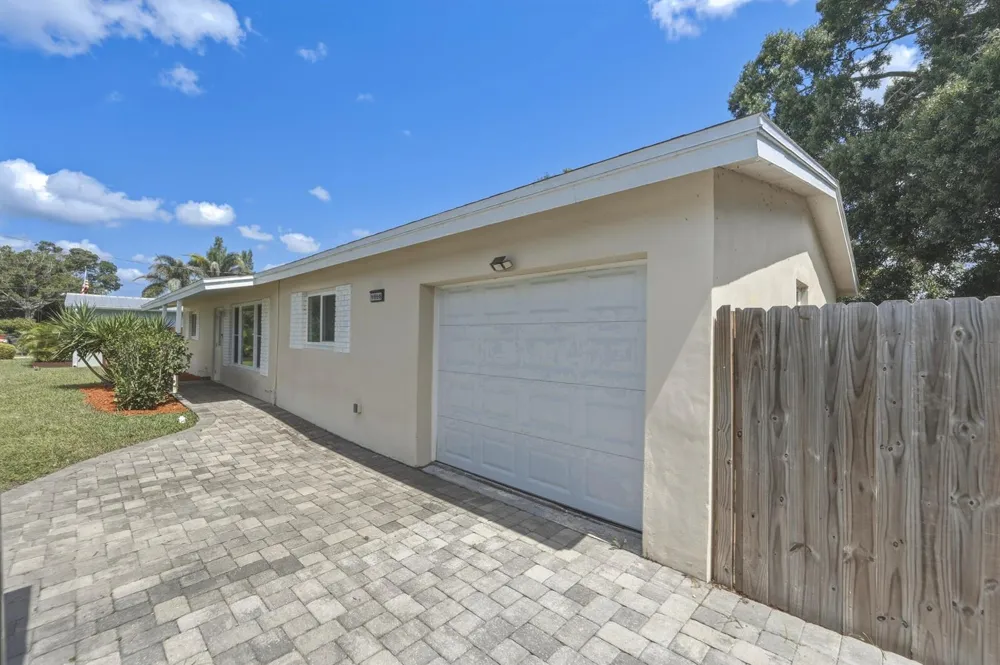 1956 SW 1st Place SW Vero Beach, FL 32962