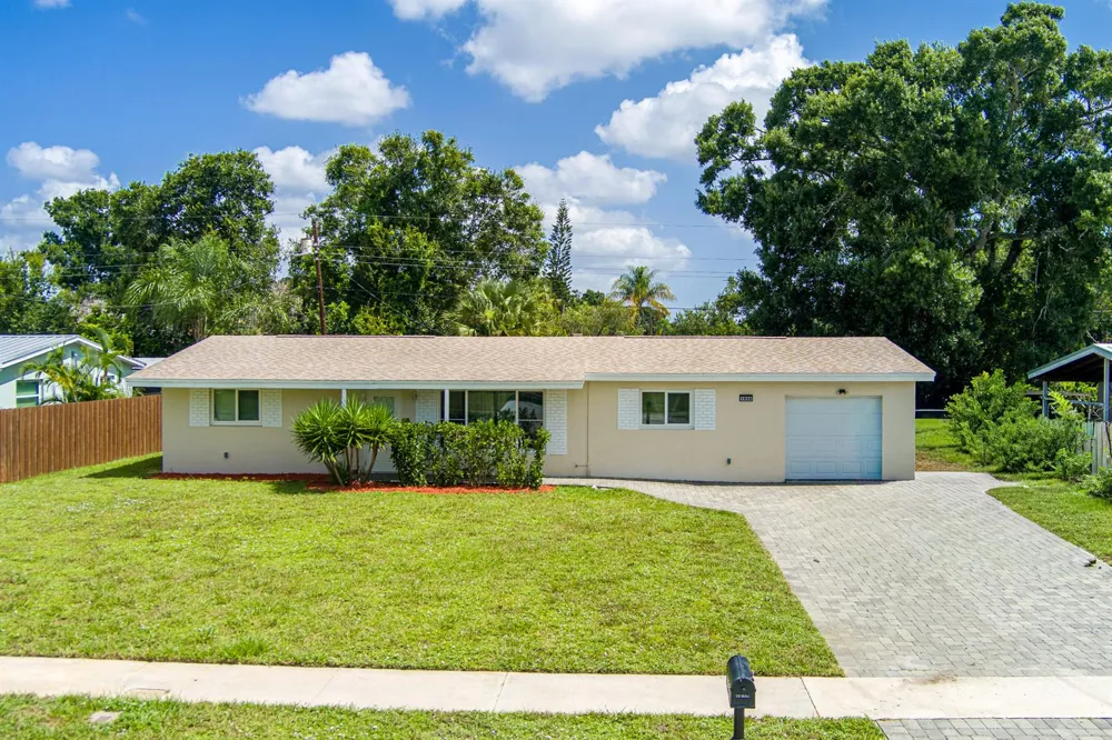 1956 SW 1st Place SW Vero Beach, FL 32962