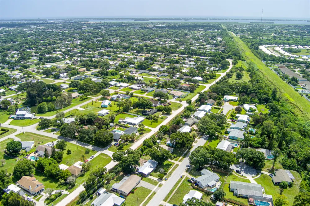 1956 SW 1st Place SW Vero Beach, FL 32962