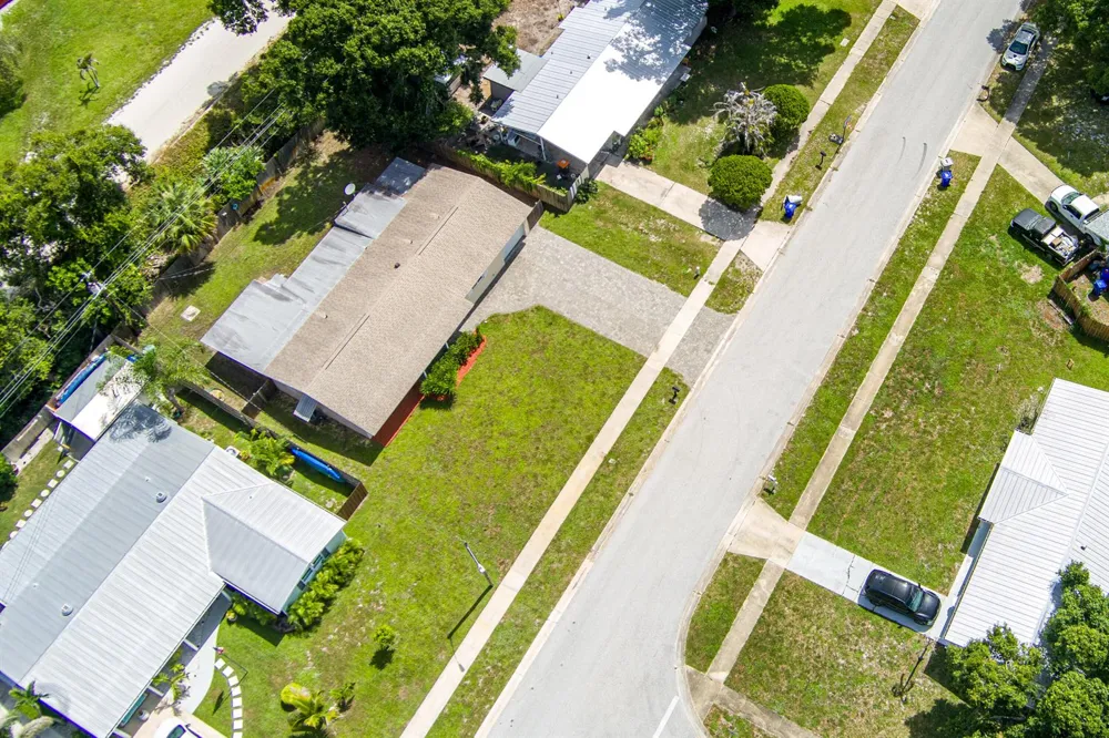 1956 SW 1st Place SW Vero Beach, FL 32962