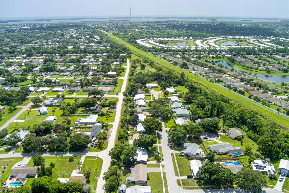 1956 SW 1st Place SW Vero Beach, FL 32962