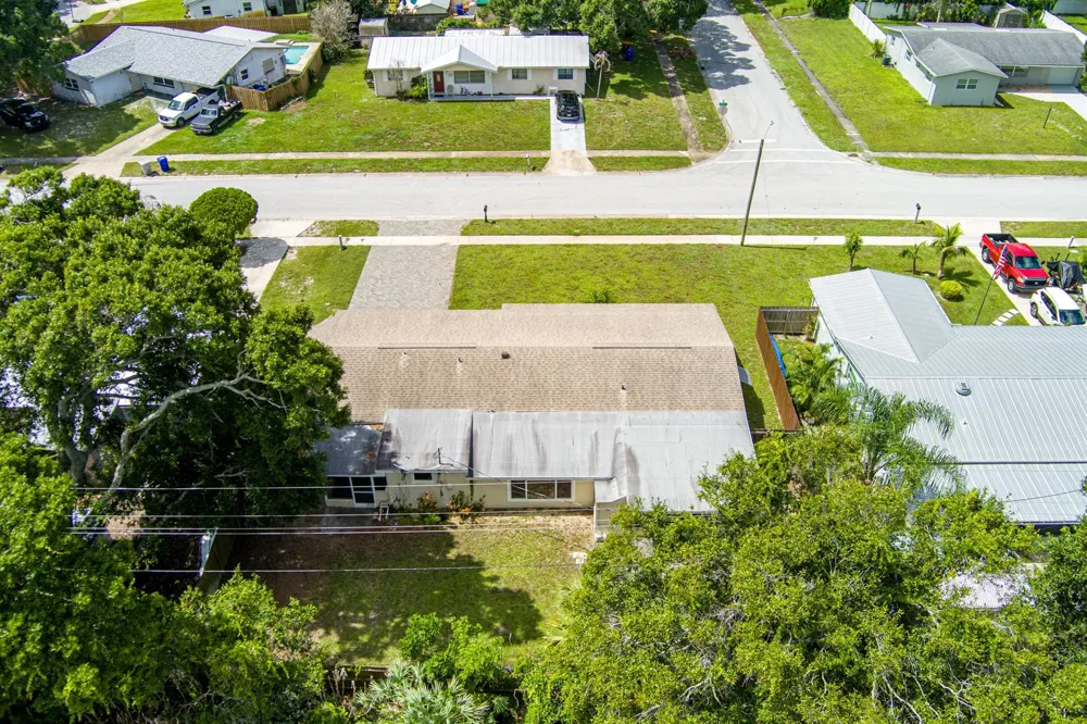 1956 SW 1st Place SW Vero Beach, FL 32962