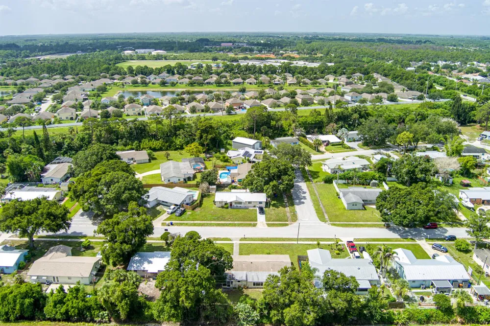 1956 SW 1st Place SW Vero Beach, FL 32962