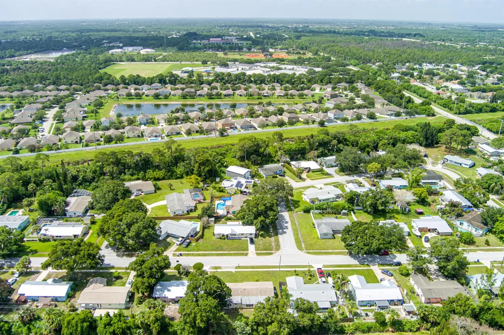 1956 SW 1st Place SW Vero Beach, FL 32962