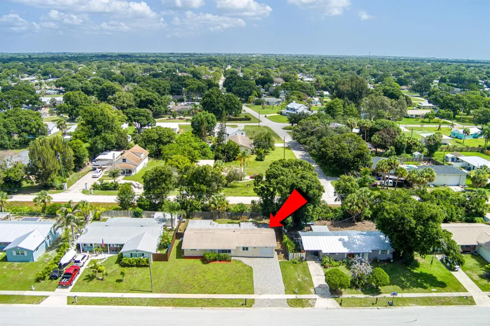 1956 SW 1st Place SW Vero Beach, FL 32962