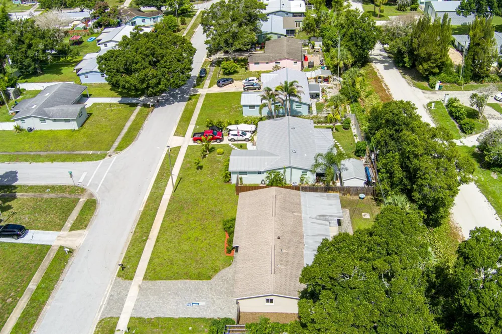 1956 SW 1st Place SW Vero Beach, FL 32962