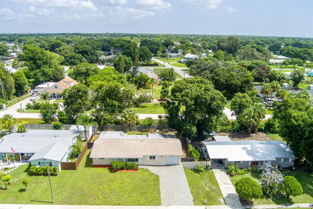 1956 SW 1st Place SW Vero Beach, FL 32962