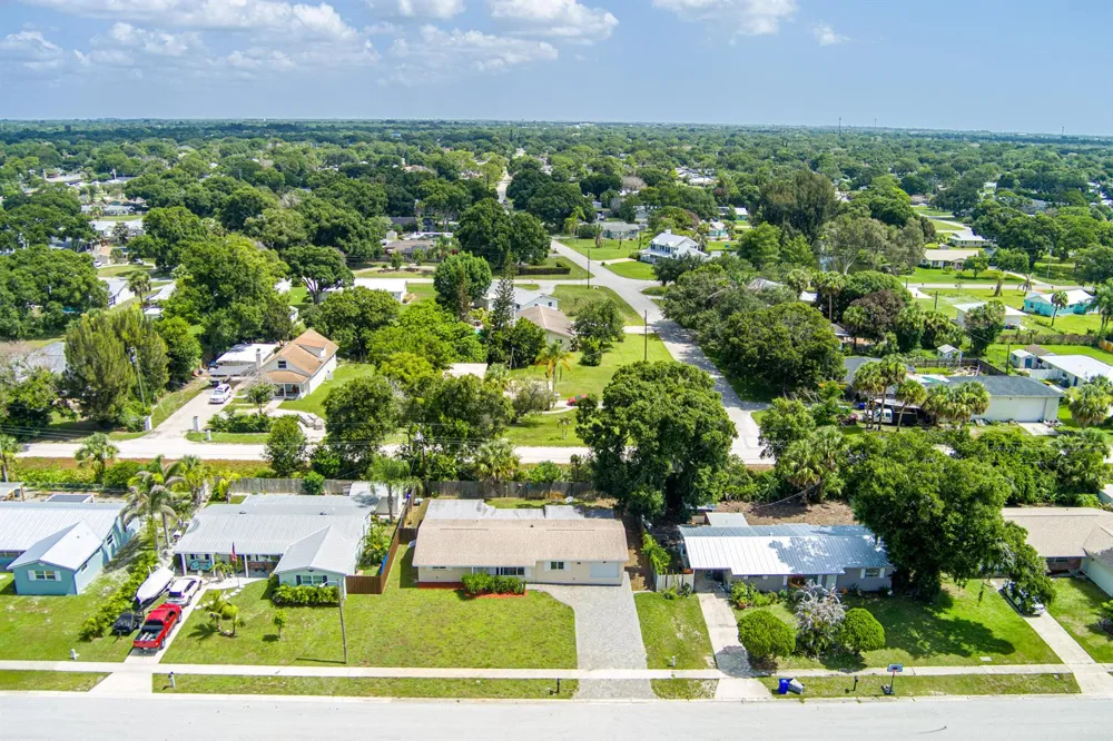 1956 SW 1st Place SW Vero Beach, FL 32962
