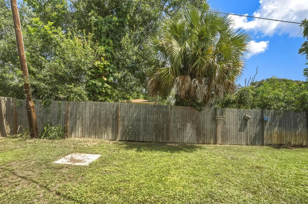 1956 SW 1st Place SW Vero Beach, FL 32962