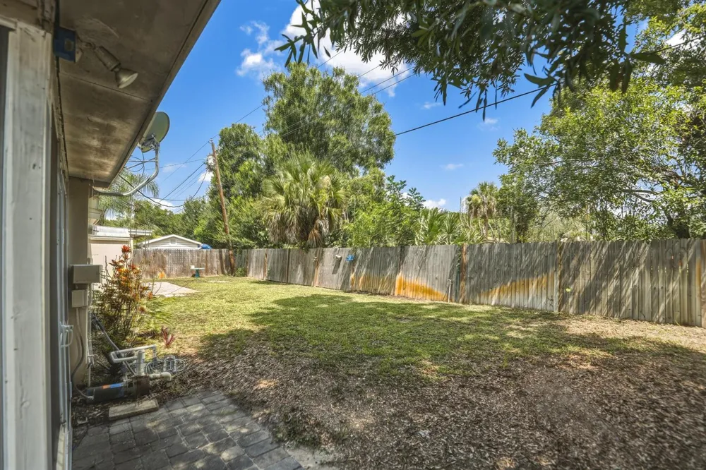 1956 SW 1st Place SW Vero Beach, FL 32962