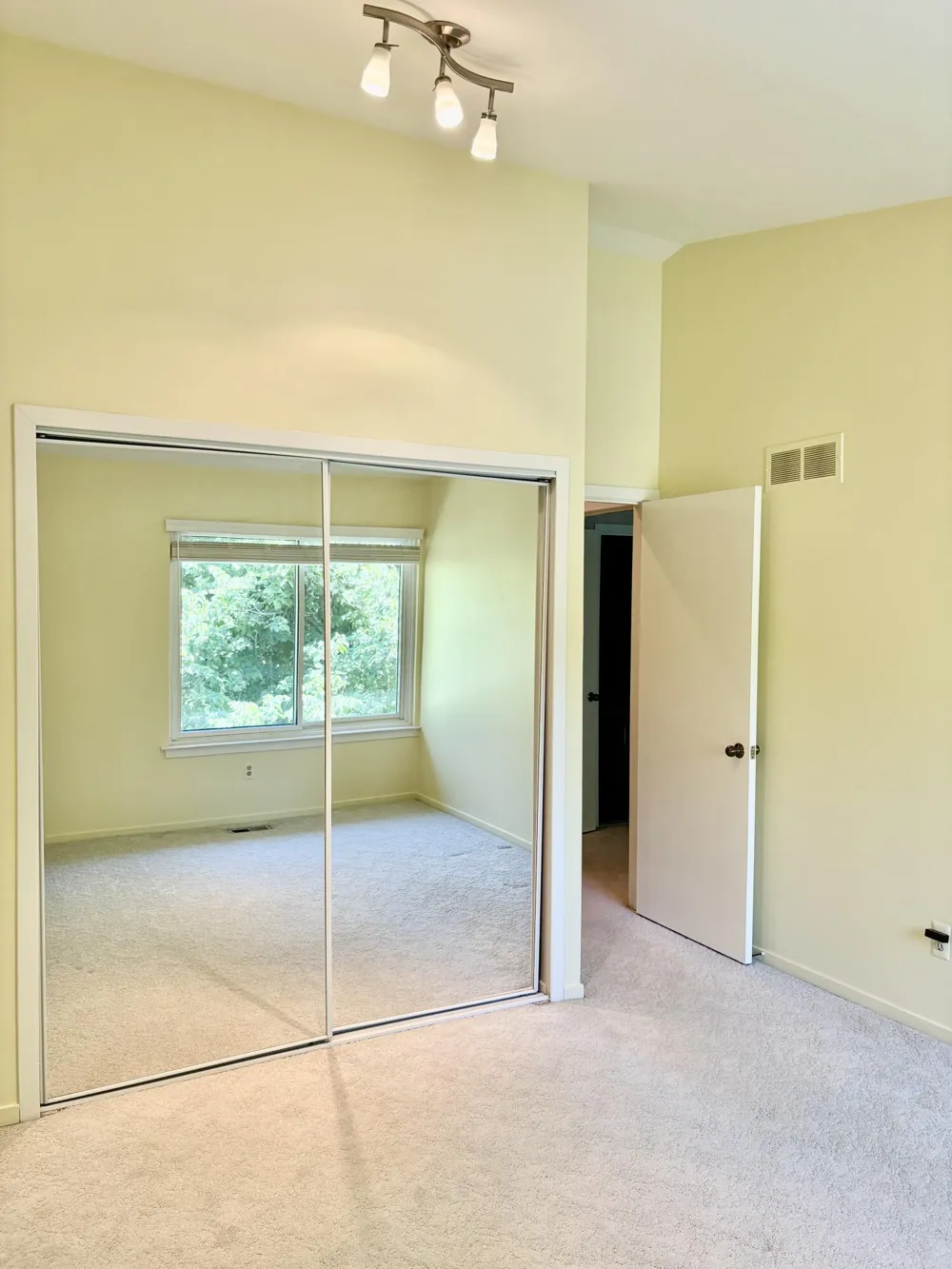 1669 S Hill Boulevard Bloomfield Hills, MI 48304