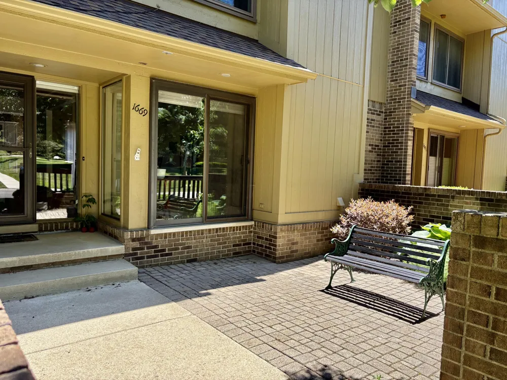 1669 S Hill Boulevard Bloomfield Hills, MI 48304