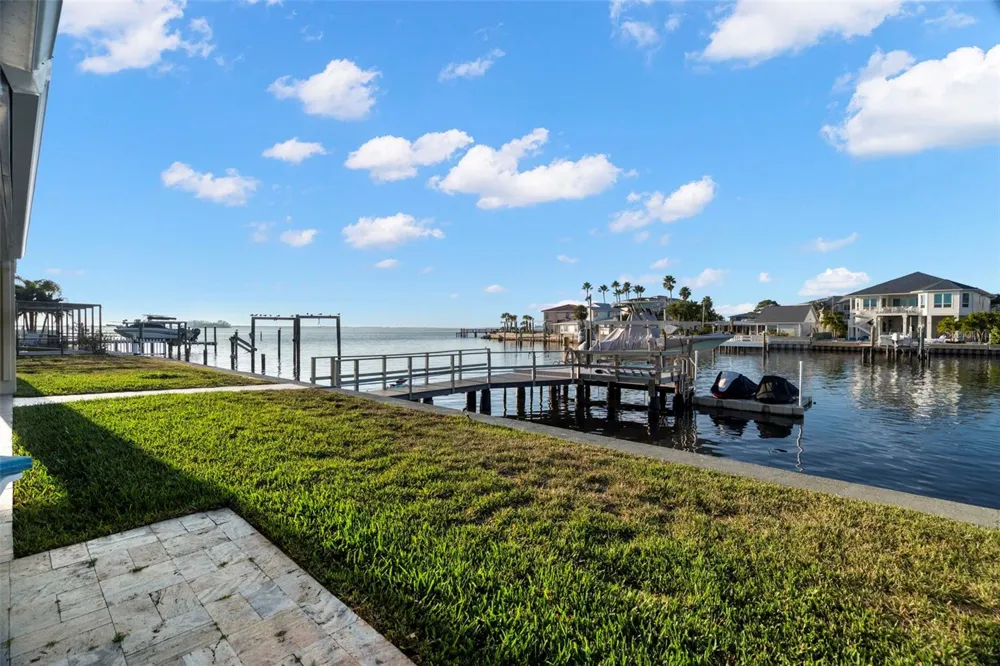2288 EDYTHE DRIVE Dunedin, FL 34698