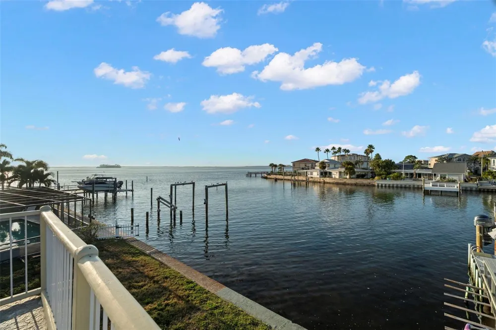 2288 EDYTHE DRIVE Dunedin, FL 34698