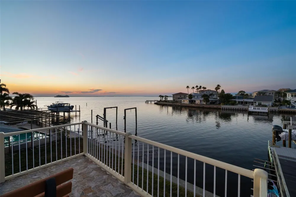 2288 EDYTHE DRIVE Dunedin, FL 34698
