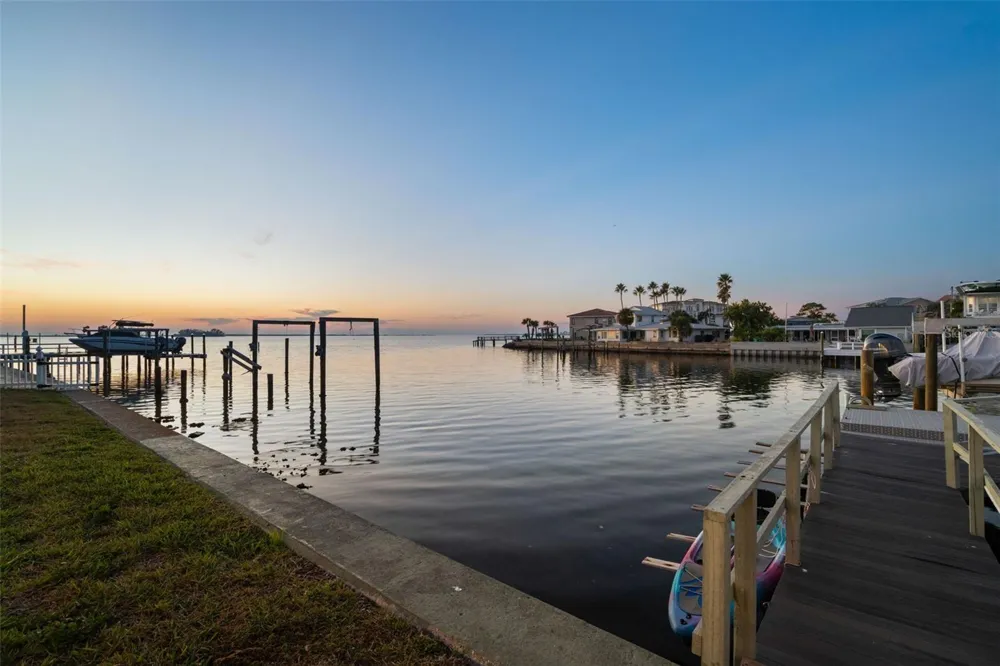 2288 EDYTHE DRIVE Dunedin, FL 34698