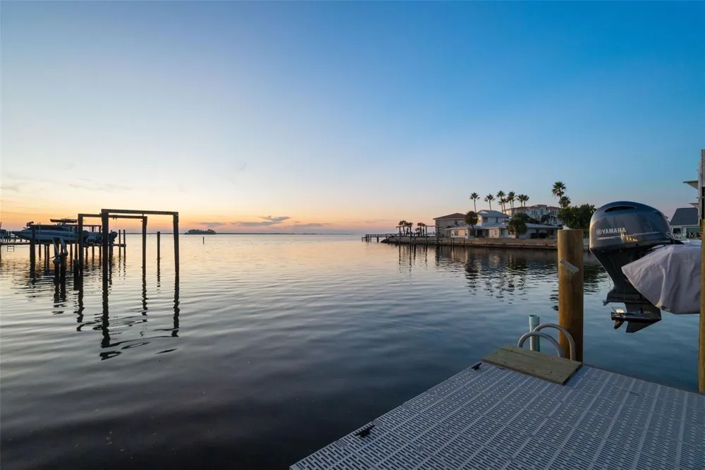 2288 EDYTHE DRIVE Dunedin, FL 34698