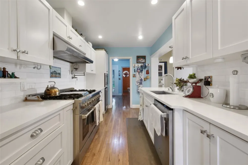 1121 SHOREWOOD DRIVE Orlando, FL 32806