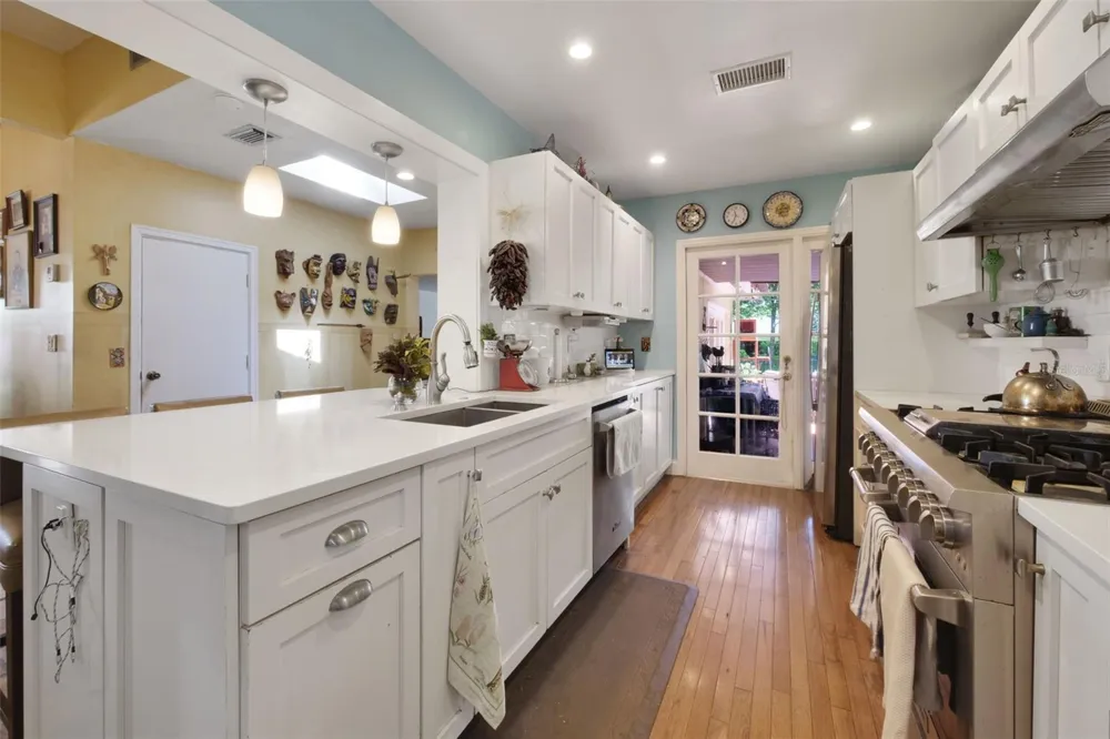 1121 SHOREWOOD DRIVE Orlando, FL 32806