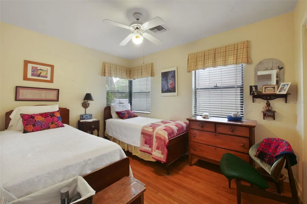 1121 SHOREWOOD DRIVE Orlando, FL 32806