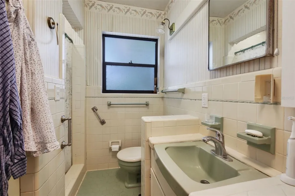 1121 SHOREWOOD DRIVE Orlando, FL 32806