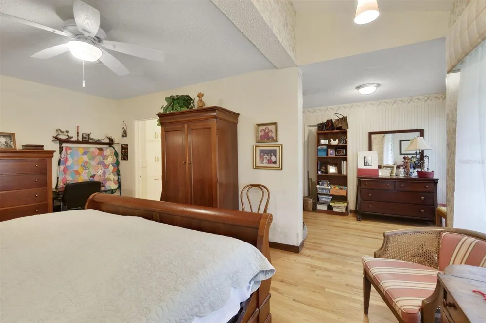 1121 SHOREWOOD DRIVE Orlando, FL 32806