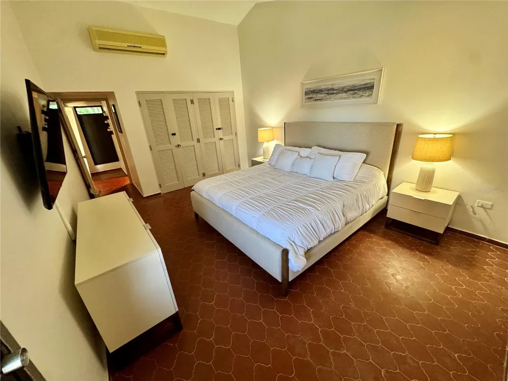 100 CANDELERO DRIVE #2067 Humacao, PR 00791