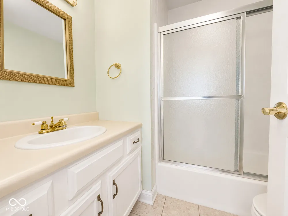 2046 E Waters Edge Drive #23 Bloomington, IN 47401