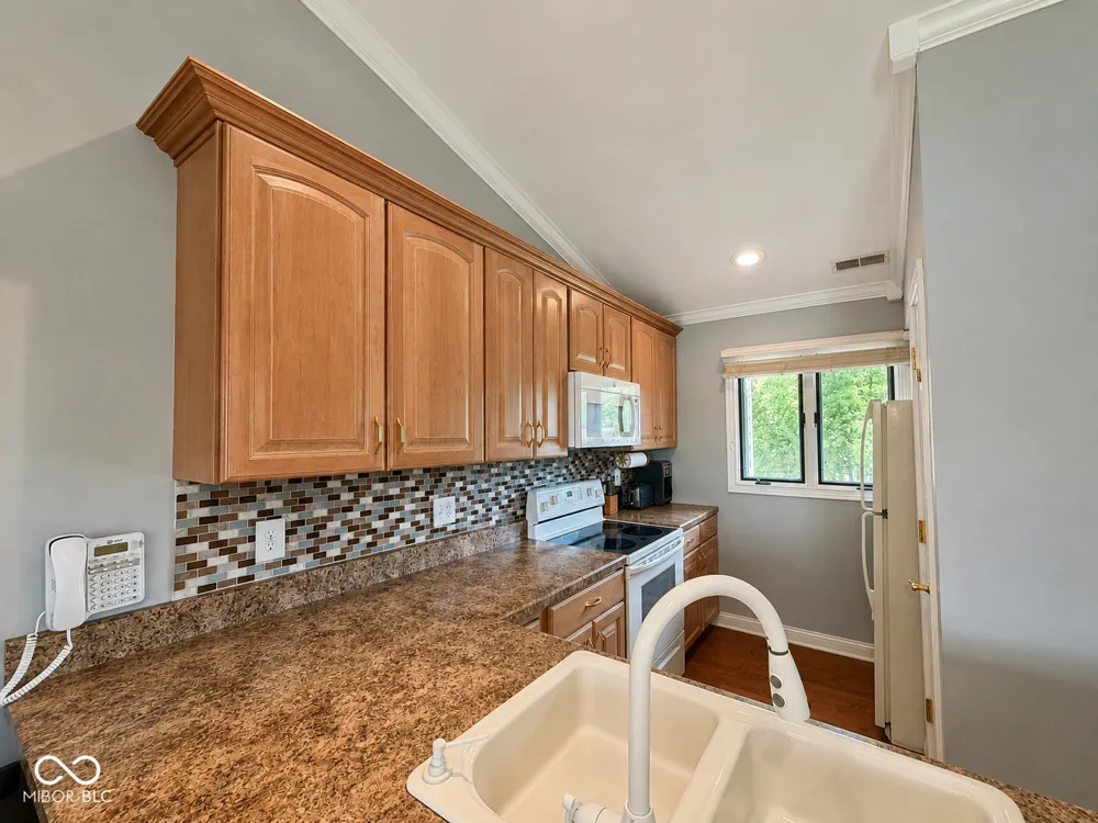 2046 E Waters Edge Drive #23 Bloomington, IN 47401