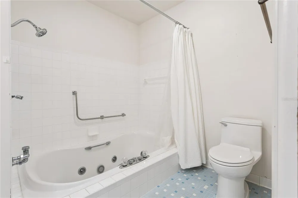 32 GORDON COURT Leesburg, FL 34788