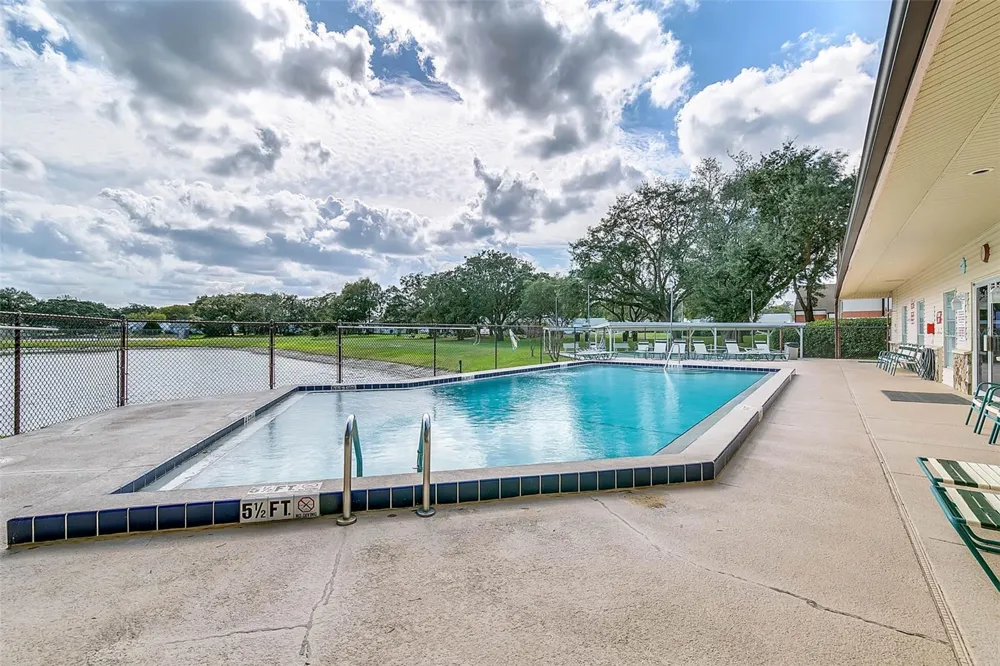 32 GORDON COURT Leesburg, FL 34788