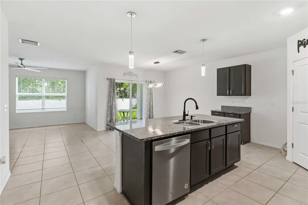 1702 JOHNSON POINTE DRIVE Plant City, FL 33566