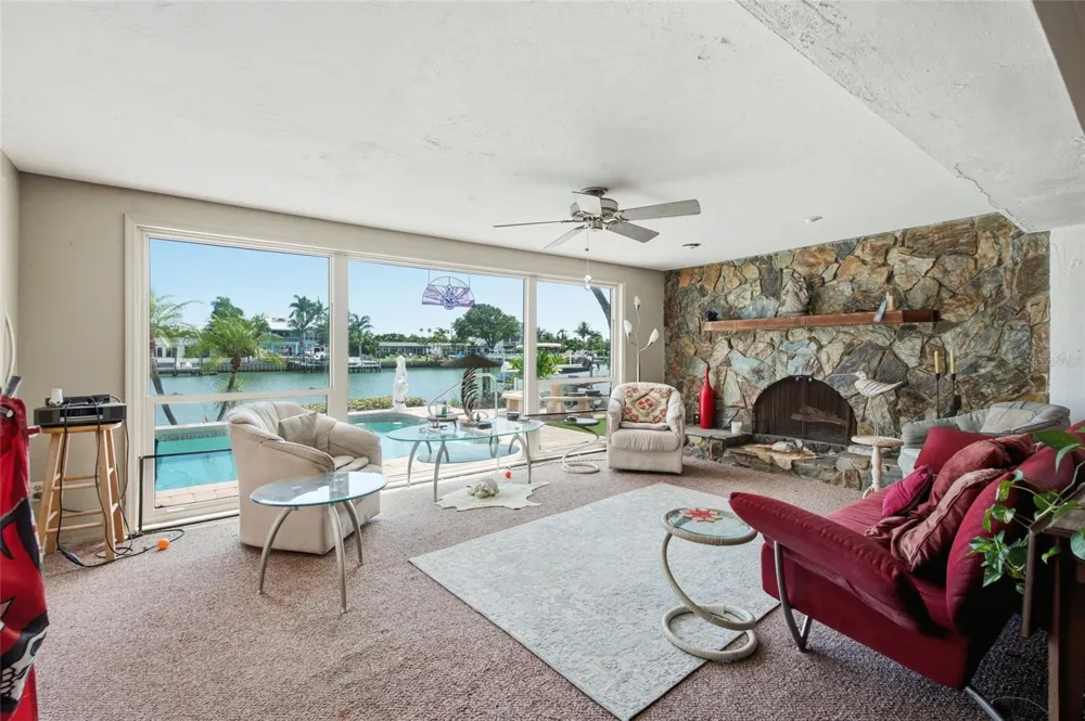 412 HERMOSITA DRIVE St Petersburg, FL 33706