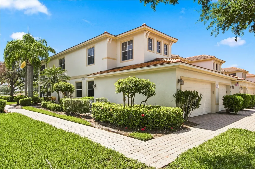 3010 MEANDERING WAY #101 Fort Myers, FL 33905