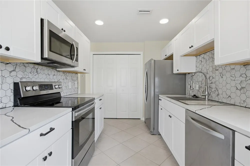 3010 MEANDERING WAY #101 Fort Myers, FL 33905