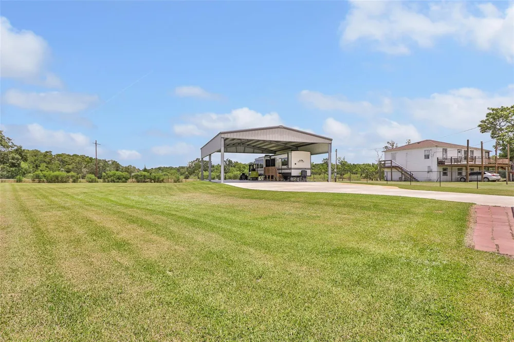 313 Oak Island Drive Anahuac, TX 77514