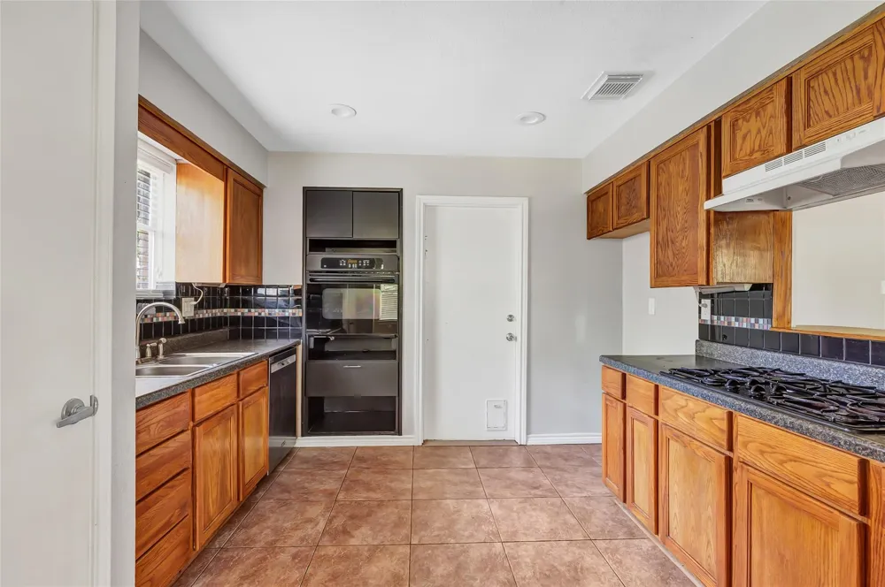 2414 Chanay Lane Kingwood, TX 77339