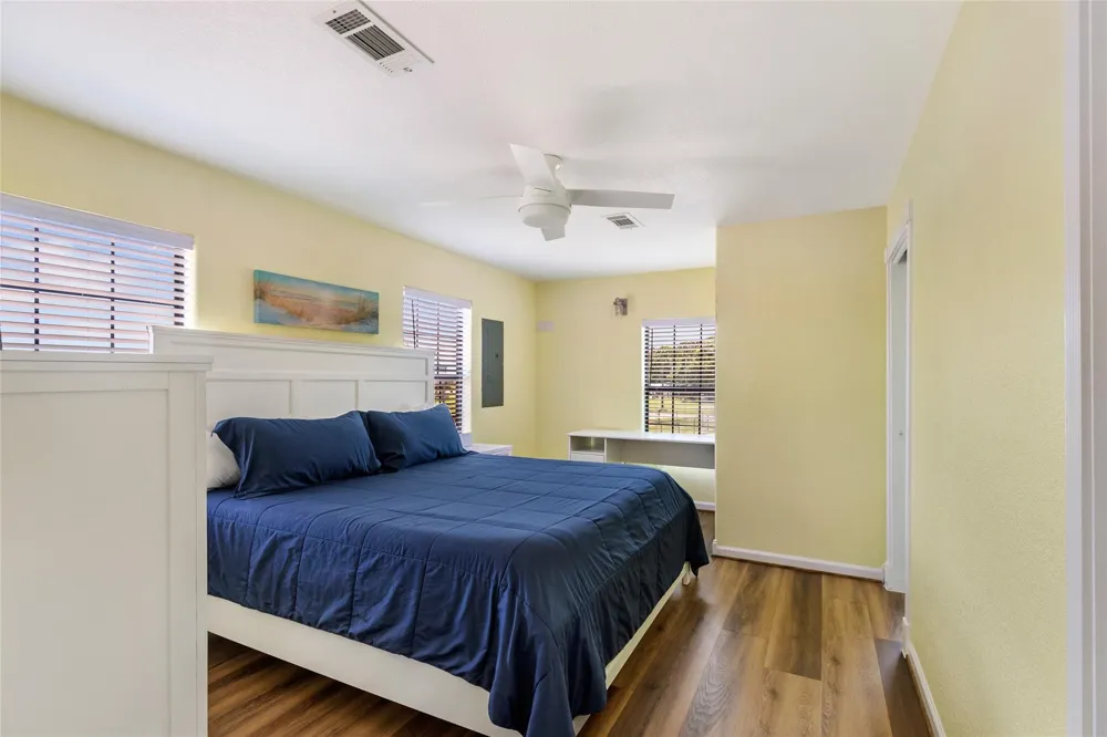 309 Oak Island Drive Anahuac, TX 77514