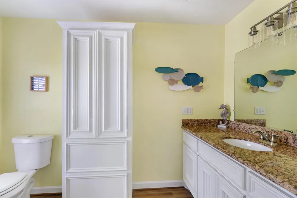 309 Oak Island Drive Anahuac, TX 77514